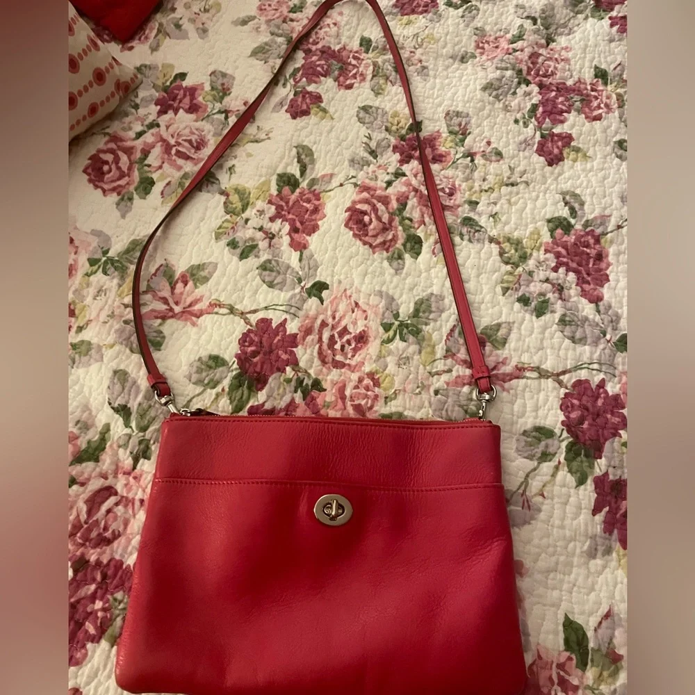 COACH Leather Crossbody Bag. Hot Pink. Excellent condition. - Picture 3 of 13